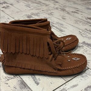 Manitobah Mukluks Harvester Unlined Moccasins Ankle Boot Suede Beaded Fringe